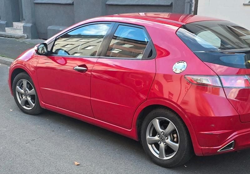 Gebraucht Honda Civic 100 PS (73 kW) 2010 Rot Limousine