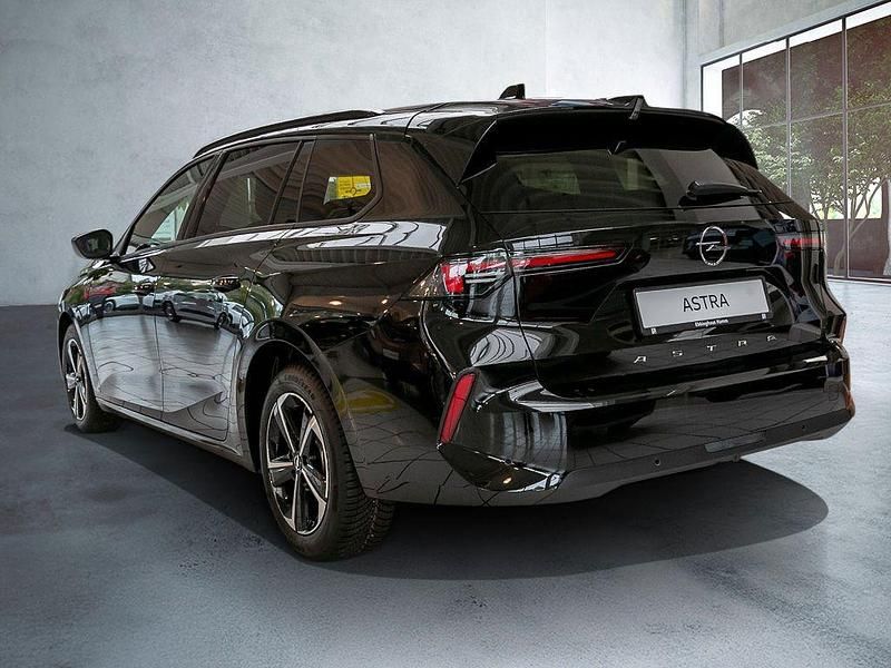 Neu Opel Astra Enjoy 131 PS (96 kW) 2025 Schwarz Kombi