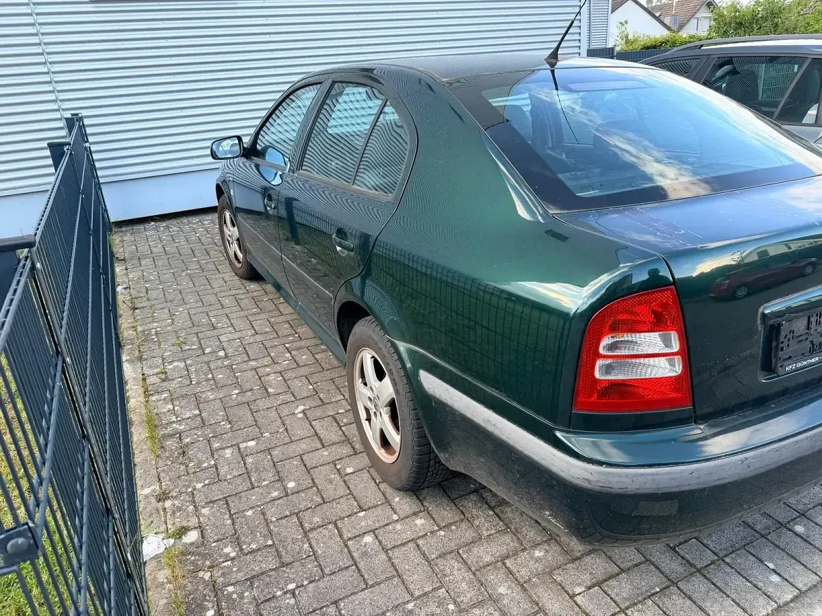 Używany Skoda Octavia 116 KM (85 kW) 2001 Zielony Sedan/Limuzyna