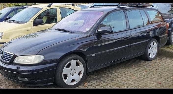 Schwarz Gebraucht 2002 Opel Omega Kombi | 2.000 € (Guter Preis) - Bild 1/4