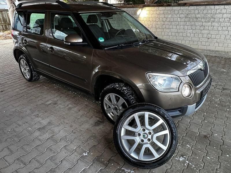 Braun Gebraucht 2011 Skoda Yeti Plus Edition SUV | 3.500 € (Guter Preis) - Bild 1/4