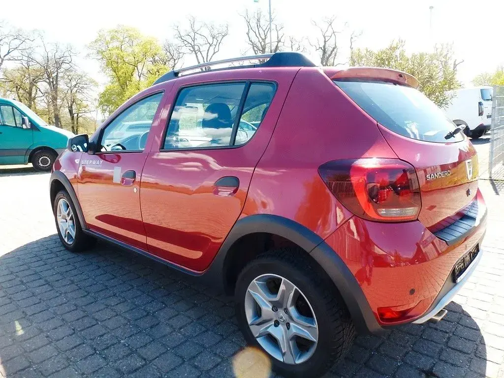 Gebraucht Dacia Sandero Prestige 90 PS (66 kW) 2017 Rot Limousine