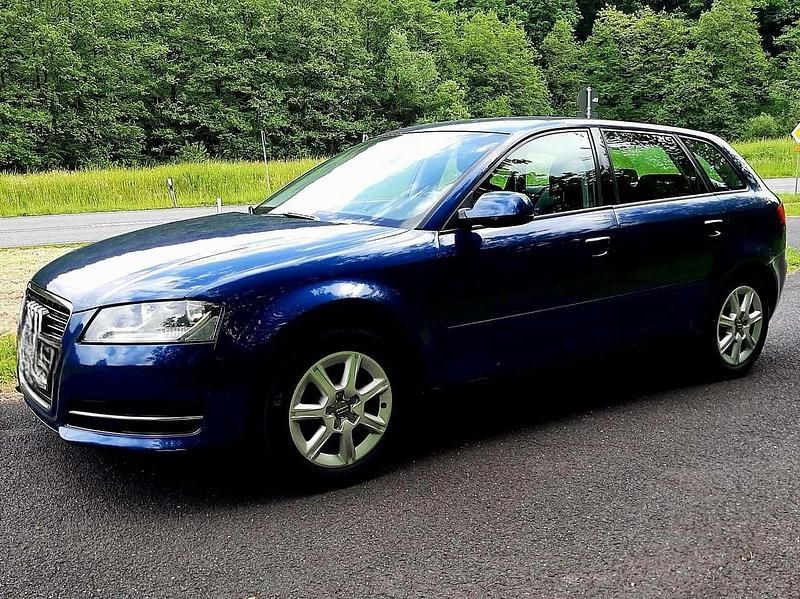 Blau Gebraucht 2012 Audi A3 Limousine | 7.650 € (Superpreis) - Bild 1/4