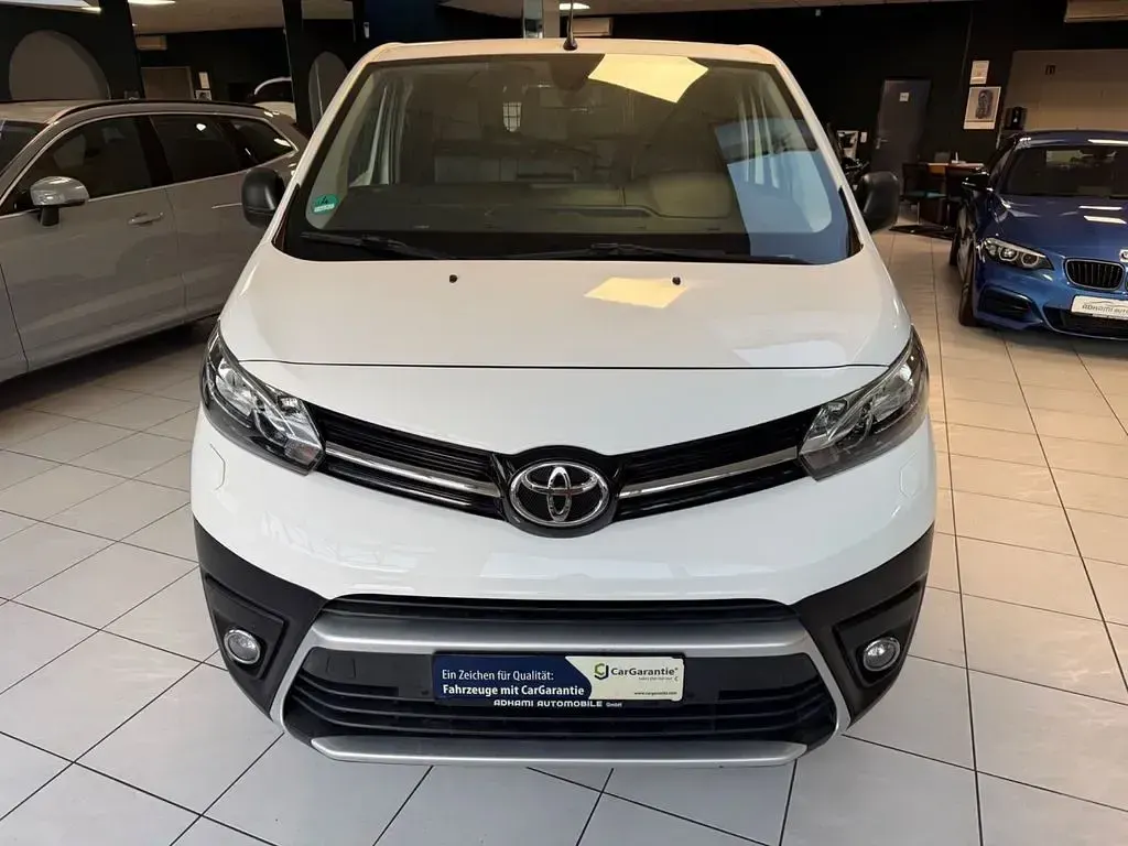 Gebraucht Toyota Proace Verso 116 PS (85 kW) 2019 Weiß Kombi