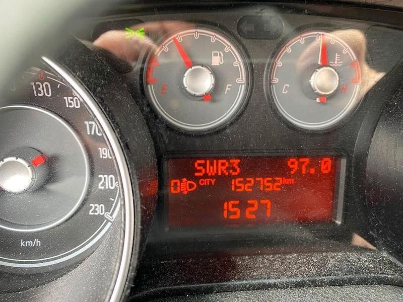 Weiß Gebraucht 2011 Fiat Punto Evo Kleinwagen | 3.300 € (Fairer Preis) - Bild 1/4