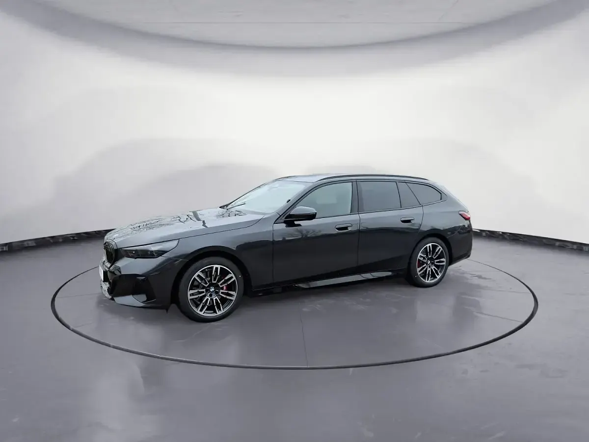 Neu BMW 520 M Sport 197 PS (144 kW) 2026 Grau Kombi