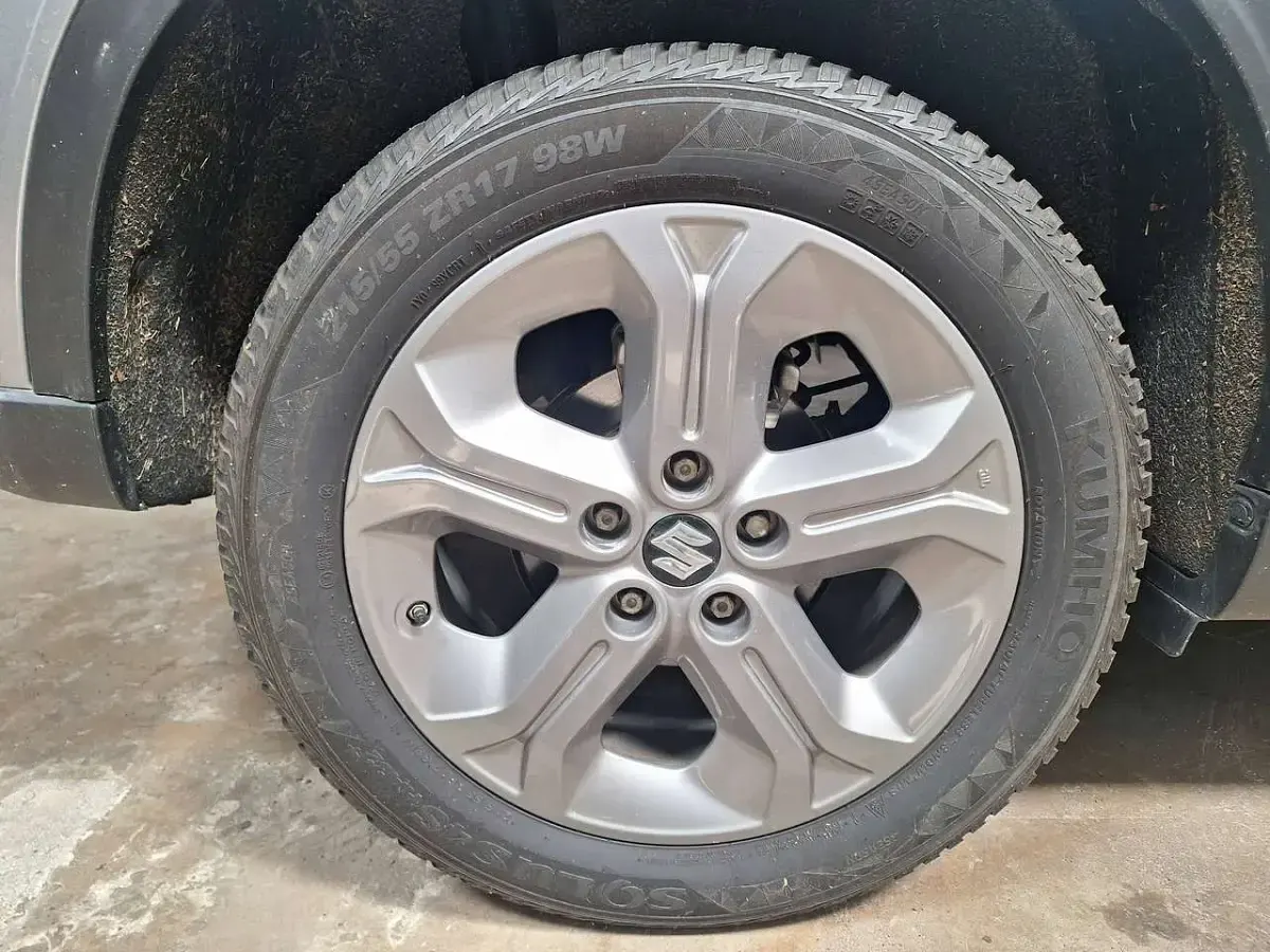 Gebraucht Suzuki Vitara Comfort 120 PS (88 kW) 2018 Grau SUV