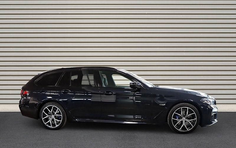 Gebraucht BMW 530e Shadowline 292 PS (214 kW) 2023 Schwarz Kombi