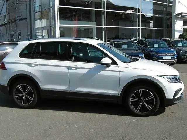 Gebraucht VW Tiguan Active 150 PS (110 kW) 2022 Weiß SUV