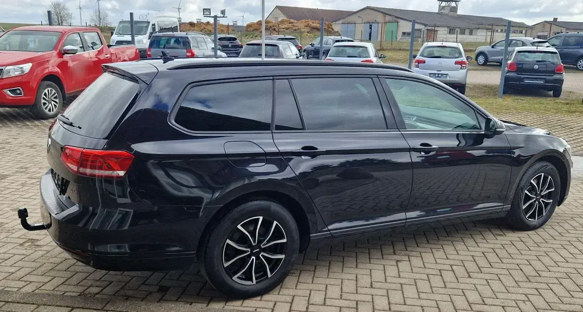 Gebraucht VW Passat Trendline 150 PS (110 kW) 2019 Schwarz Kombi