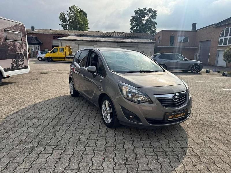 Grau Gebraucht 2011 Opel Meriva Design Edition Van / Kleinbus | 5.150 € (Guter Preis) - Bild 1/4