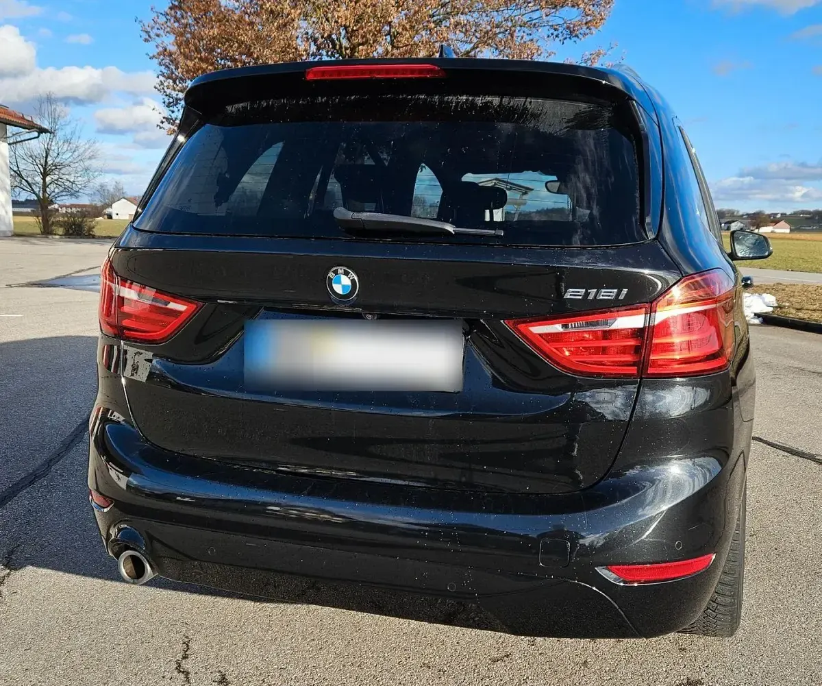 Gebraucht BMW 218 Gran Tourer Advantage 140 PS (102 kW) 2018 Schwarz Van / Kleinbus