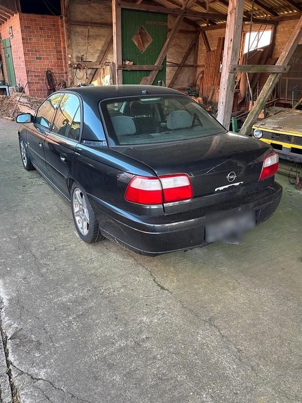 Second-hand Opel Omega 170 CP (125 kW) 2000 Negru Berlinǎ