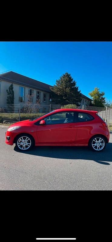 Rot Gebraucht 2009 Mazda 2 Kleinwagen | 950 € (Superpreis) - Bild 1/4
