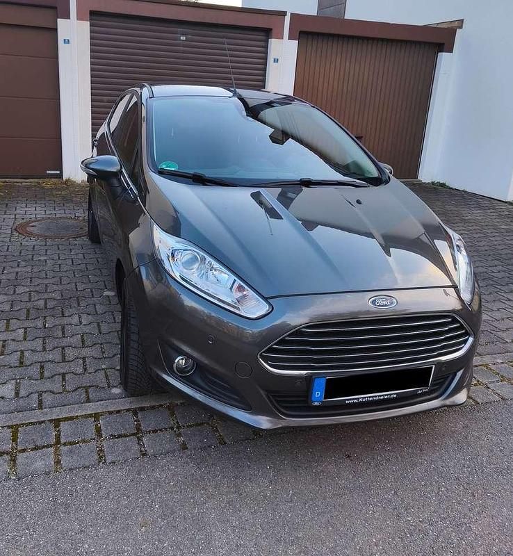 Gebraucht Ford Fiesta Titanium 125 PS (91 kW) 2017 Grau Limousine
