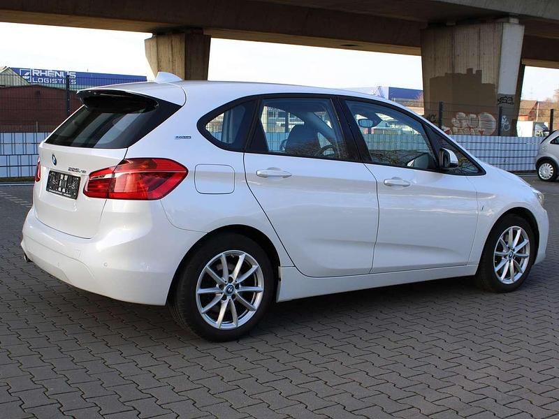 Gebraucht BMW 225 Advantage 136 PS (100 kW) 2018 Mineralweiss metallic Van / Kleinbus