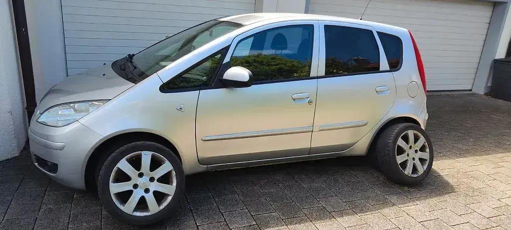 Gebraucht Mitsubishi Colt Motion 95 PS (69 kW) 2006 Silber Limousine