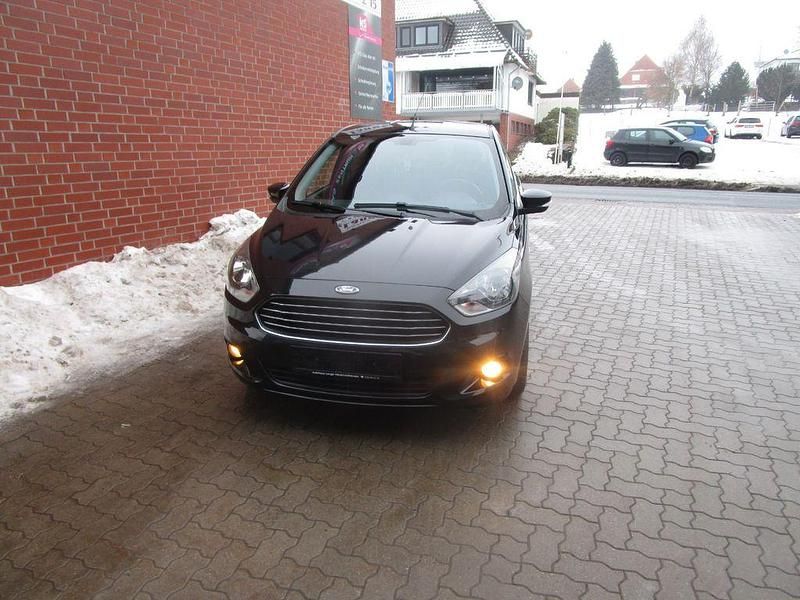 Schwarz Gebraucht 2017 Ford Ka Plus Cool & Sound Edition Kleinwagen | 8.500 € (Fairer Preis) - Bild 1/4