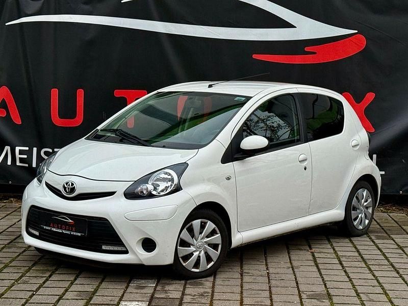 Gebraucht Toyota Aygo Connect Style 68 PS (50 kW) 2012 Weiß Kleinwagen