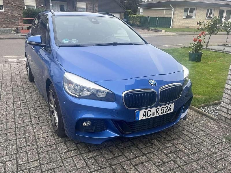 Blau Gebraucht 2016 BMW 220 Gran Tourer M Sport Van / Kleinbus | 15.800 € (Superpreis) - Bild 1/4