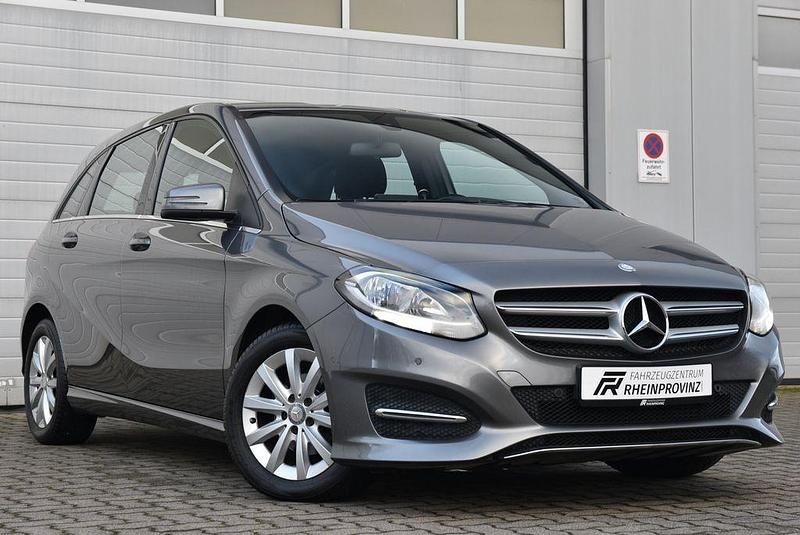 Grau Gebraucht 2016 Mercedes B180 Van / Kleinbus | 10.199 € (Guter Preis) - Bild 1/4