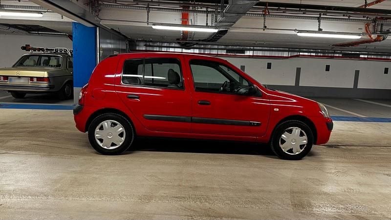Second-hand Renault Clio II 60 CP (44 kW) 2004 Hatchback