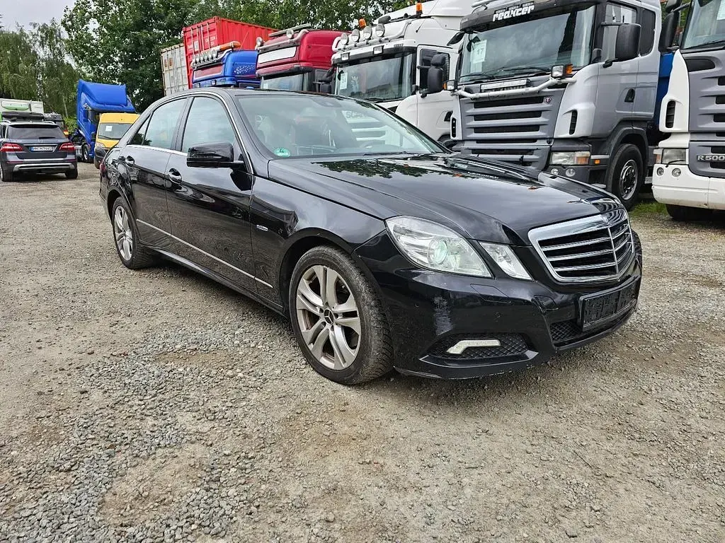 Gebraucht Mercedes E250 204 PS (150 kW) 2010 Schwarz Limousine