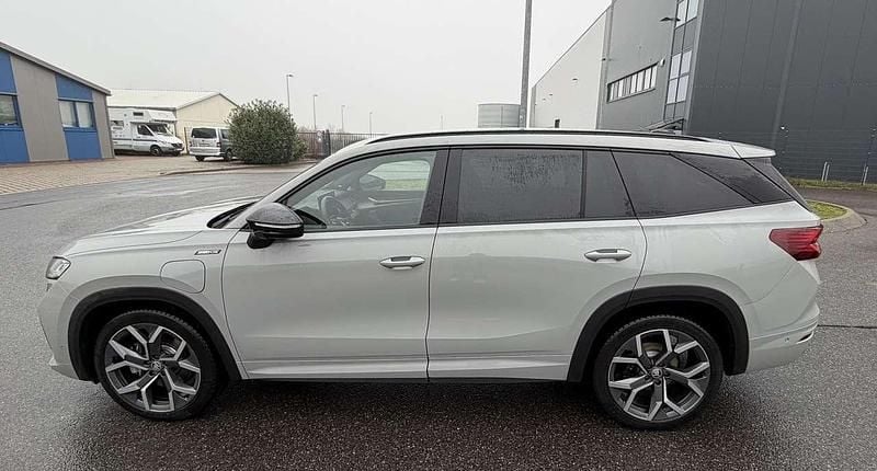 Grau Gebraucht 2025 Skoda Kodiaq SportLine SUV | 44.700 € (Superpreis) - Bild 1/4