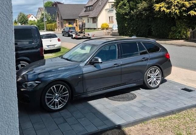 Grau Gebraucht 2016 BMW 340 M Sport Kombi | 32.990 € (Fairer Preis) - Bild 1/4