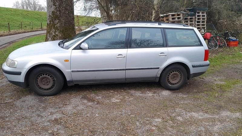 Gebraucht VW Passat 101 PS (74 kW) 1997 Silber Kombi