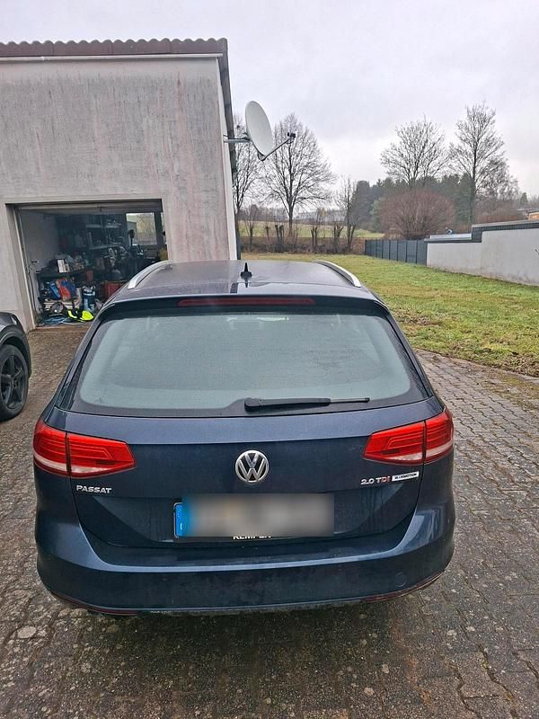 Gebraucht VW Passat Comfortline 190 PS (139 kW) 2015 Blau Kombi