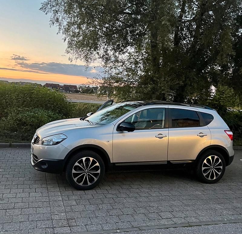 Grau Gebraucht 2013 Nissan Qashqai SUV | 7.800 € - Bild 1/4