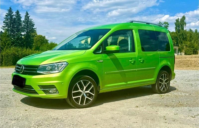 Grün Gebraucht 2016 VW Caddy Highline Van / Kleinbus | 23.500 € (Guter Preis) - Bild 1/4