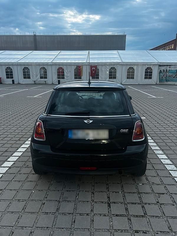 Gebraucht Mini Cooper 75 PS (55 kW) 2010 Schwarz Kleinwagen