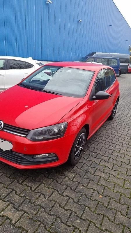 Rot Gebraucht 2017 VW Polo Trendline Kleinwagen | 4.400 € (Fairer Preis) - Bild 1/4