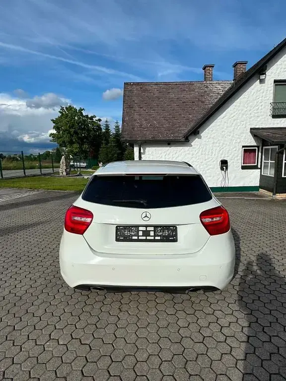 Gebraucht Mercedes C180 156 PS (114 kW) 2012 Weiß Limousine
