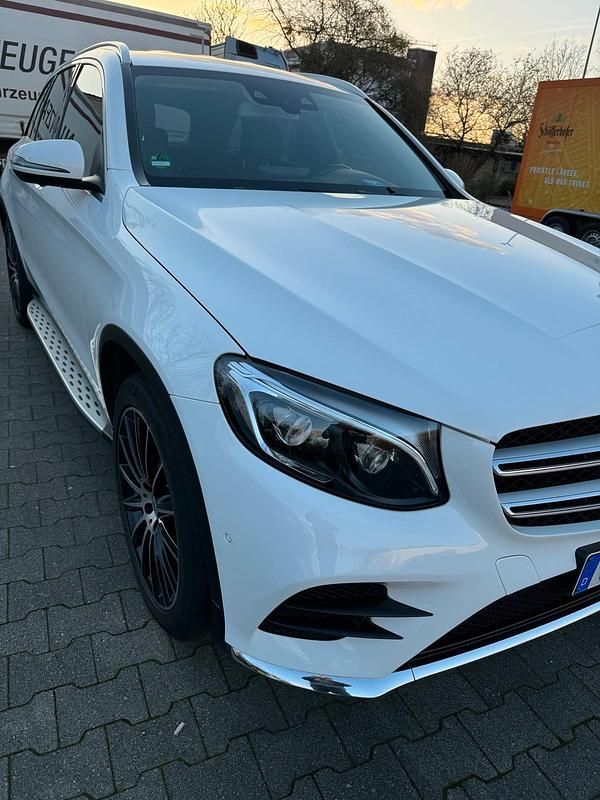 Weiß Gebraucht 2016 Mercedes GLC250 AMG SUV | 29.500 € (Teuer) - Bild 1/4