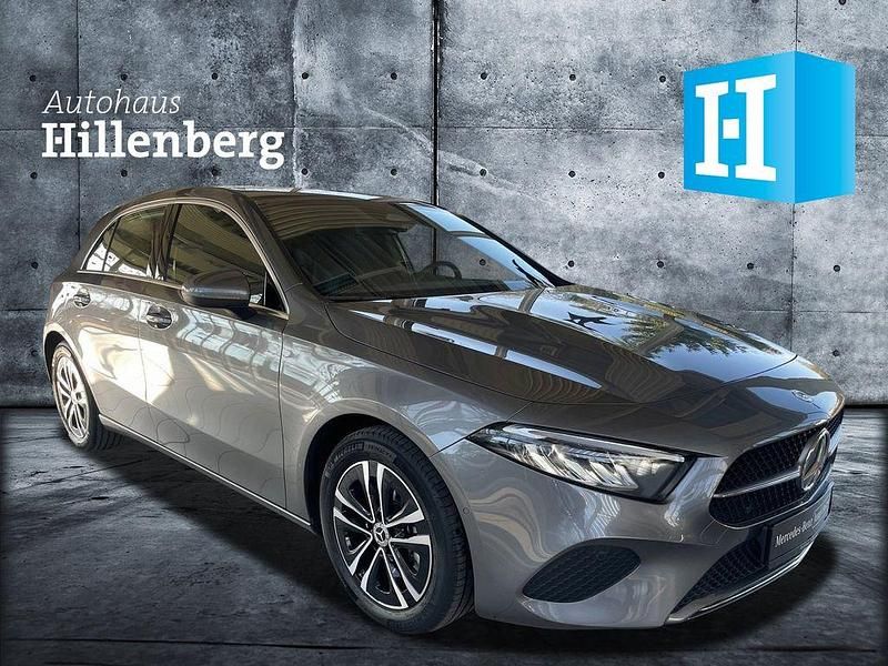 Gebraucht Mercedes A200 Advanced 163 PS (119 kW) 2025 Grau Limousine