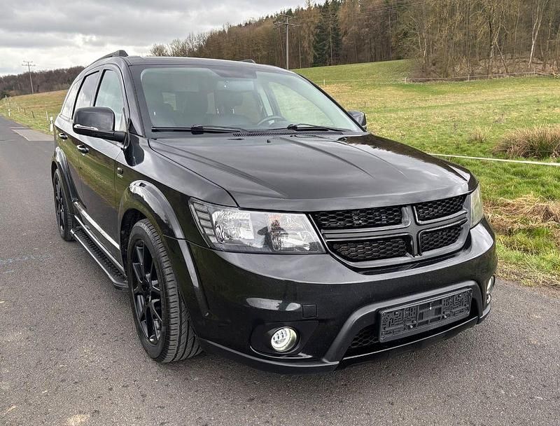 Second-hand Fiat Freemont Black Code 170 CP (125 kW) 2015 Negru SUV