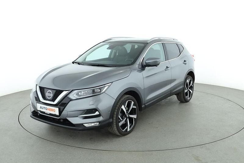 Grau Gebraucht 2017 Nissan Qashqai Tekna SUV | 17.900 € (Fairer Preis) - Bild 1/3