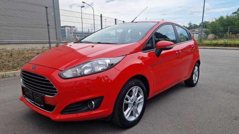Rot Gebraucht 2015 Ford Fiesta SYNC Edition Kleinwagen | 6.100 € (Fairer Preis) - Bild 1/4