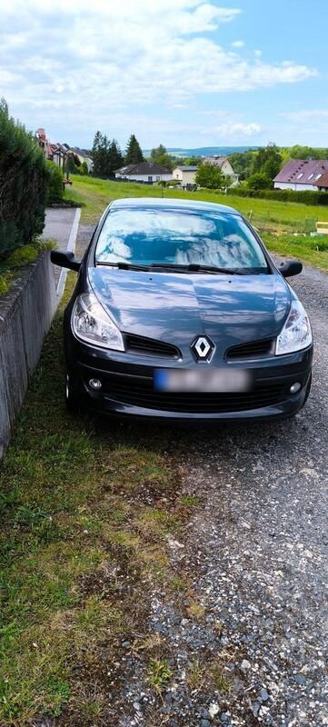 Grau Gebraucht 2006 Renault Clio II Kleinwagen | 2.350 € - Bild 1/4