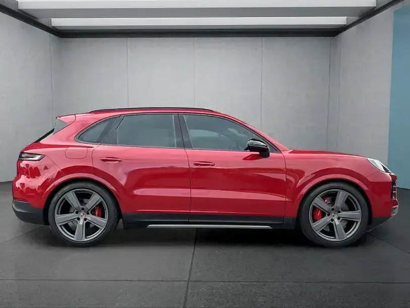 Gebraucht Porsche Cayenne 475 PS (349 kW) 2024 Rot SUV