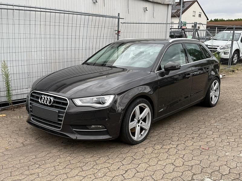 Braun Gebraucht 2013 Audi A3 Kleinwagen | 7.600 € (Guter Preis) - Bild 1/4