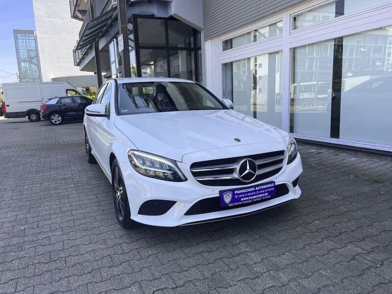 Weiß Gebraucht 2021 Mercedes C200 Avantgarde Limousine | 21.699 € (Fairer Preis) - Bild 1/4