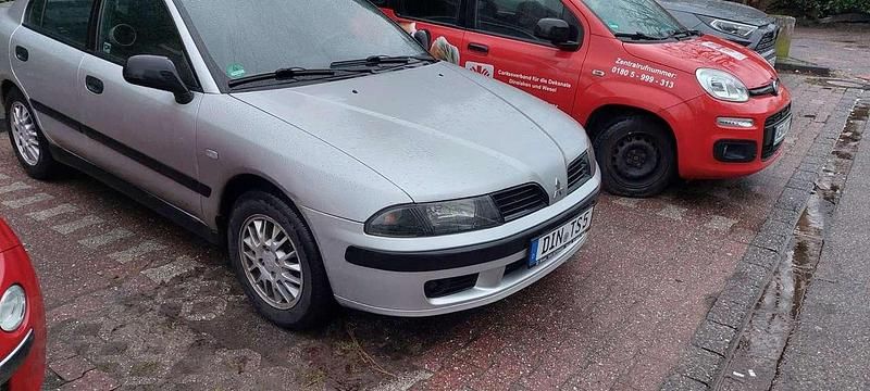 Gebraucht Mitsubishi Carisma Elegance 125 PS (91 kW) 2002 Mitsubischi Limousine