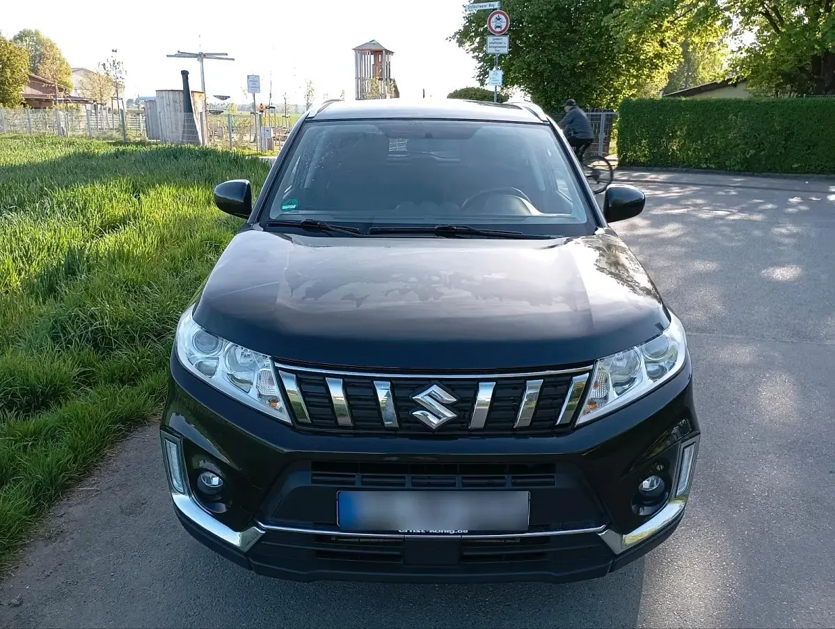 Gebraucht Suzuki Vitara 111 PS (81 kW) 2019 Schwarz SUV