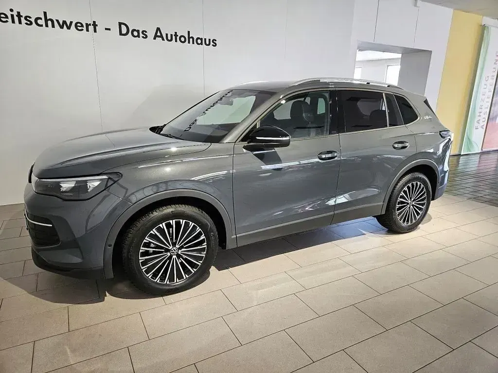 Gebraucht VW Tiguan Goal 150 PS (110 kW) 2025 Grau SUV
