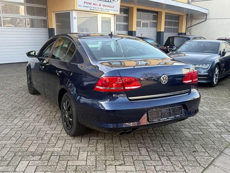 Gebraucht VW Passat 140 PS (102 kW) 2014 Blau Limousine