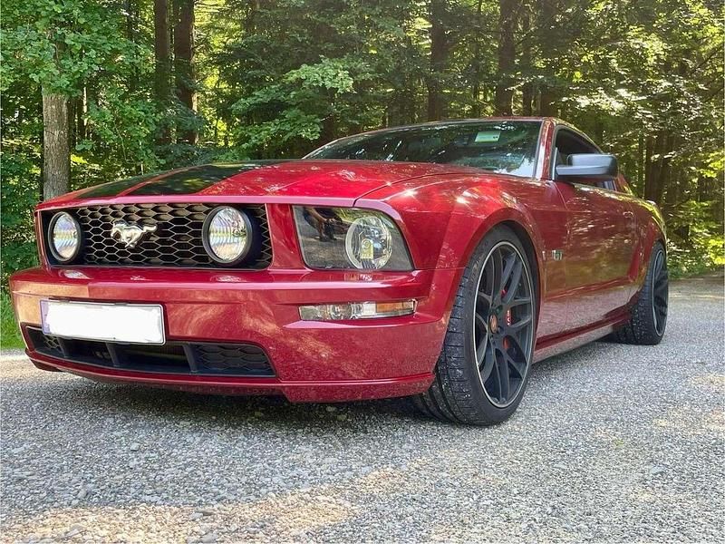 Rot Gebraucht 2009 Ford Mustang GT Coupé | 60.000 € - Bild 1/4